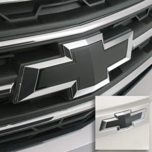 2016 Traverse Bowtie | Black | Front and Rear