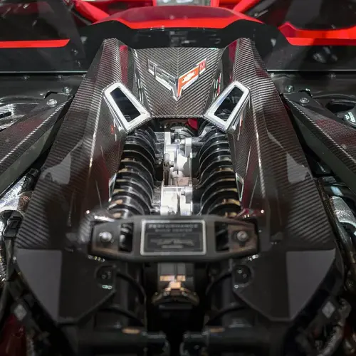 2024 C8 Corvette Z06 | 5.5L Engine Cover | Visible Carbon Fiber | Crossed Flags Logo